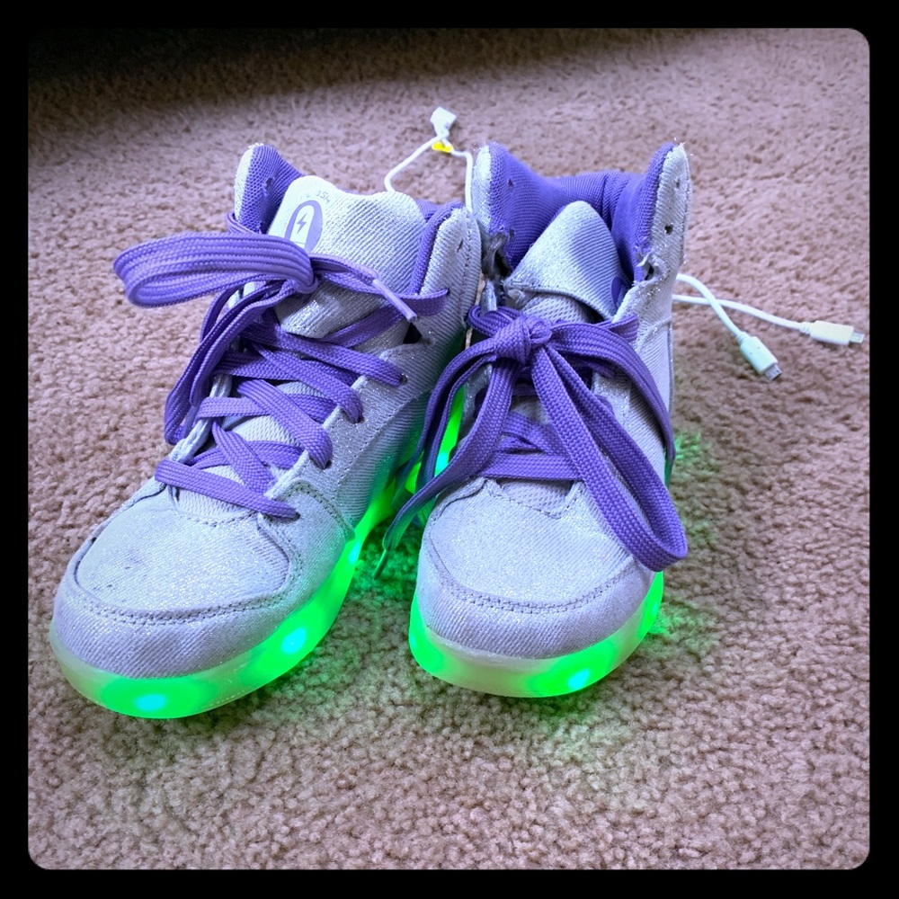 Size 3 girls light up shoes with charger